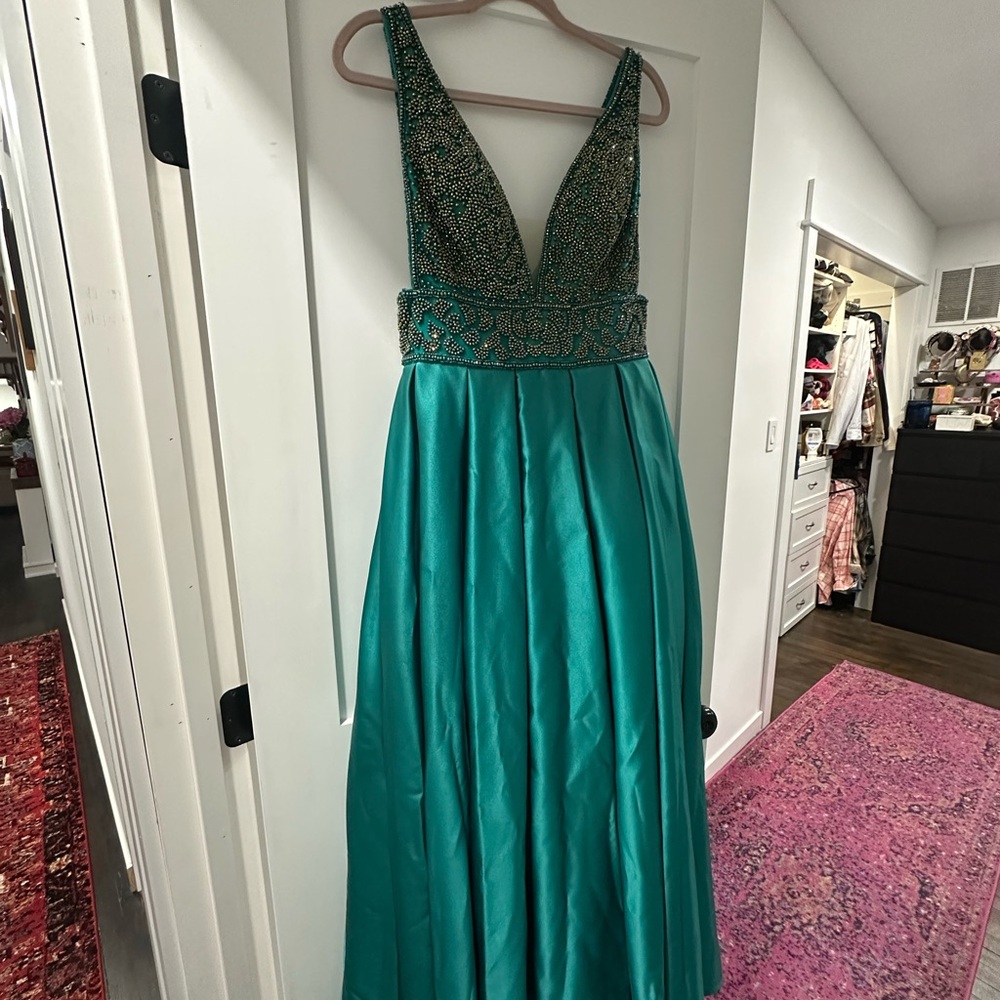 Vienna Prom Deep Aqua Sleeveless V-neck Plunge Gown - Picture 4 of 15